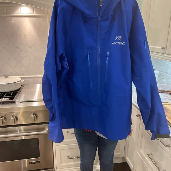 Brand New Men’s Arcteryx Alpha SV in Vitality Blue! I did take the tags off! - Picture 3 of 8